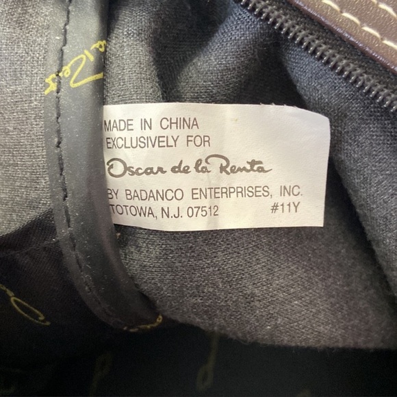 Vintage Oscar De La Renta | Faux Leather Pebbled Luggage Travel Bag - Picture 4 of 16